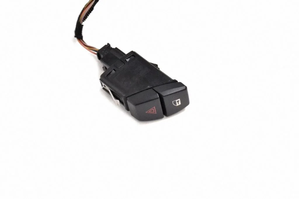 Włącznik świateł awaryjnych – BMW Seria 5 G30 G31 G38 (2016-)