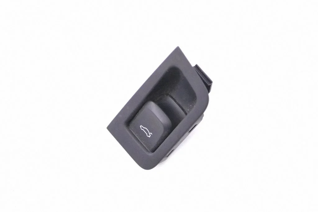 Tailgate/boot open switch button 4G2959830