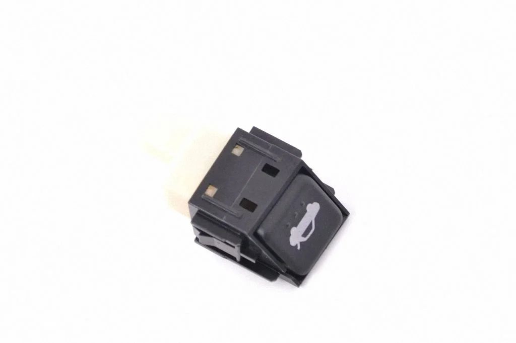 Tailgate/boot open switch button 15A604