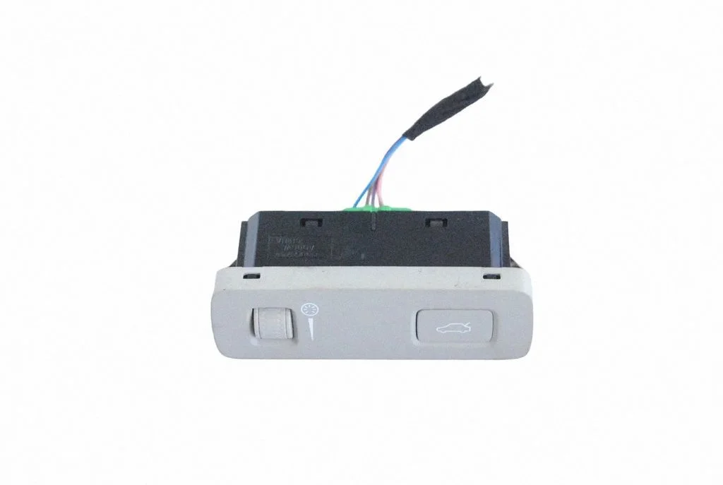 Tailgate/boot open switch button 31394548