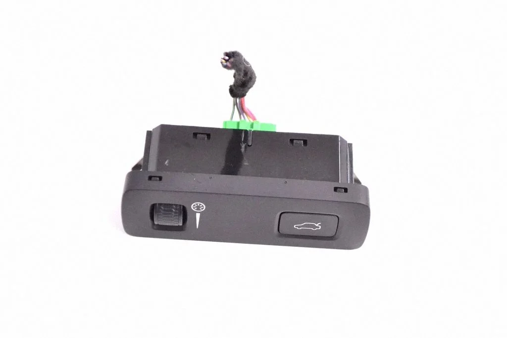 Tailgate/boot open switch button 31443873