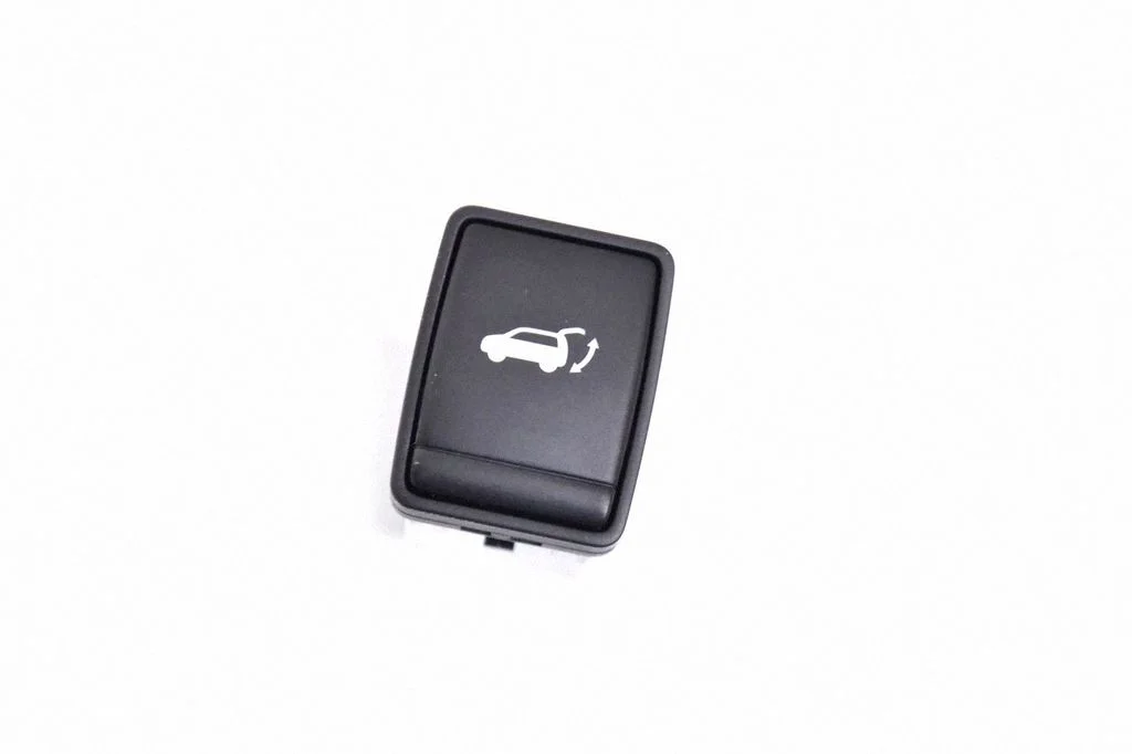 Tailgate/boot open switch button