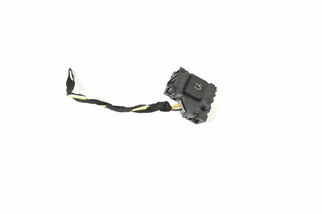 Tailgate/boot open switch button 01561143450
