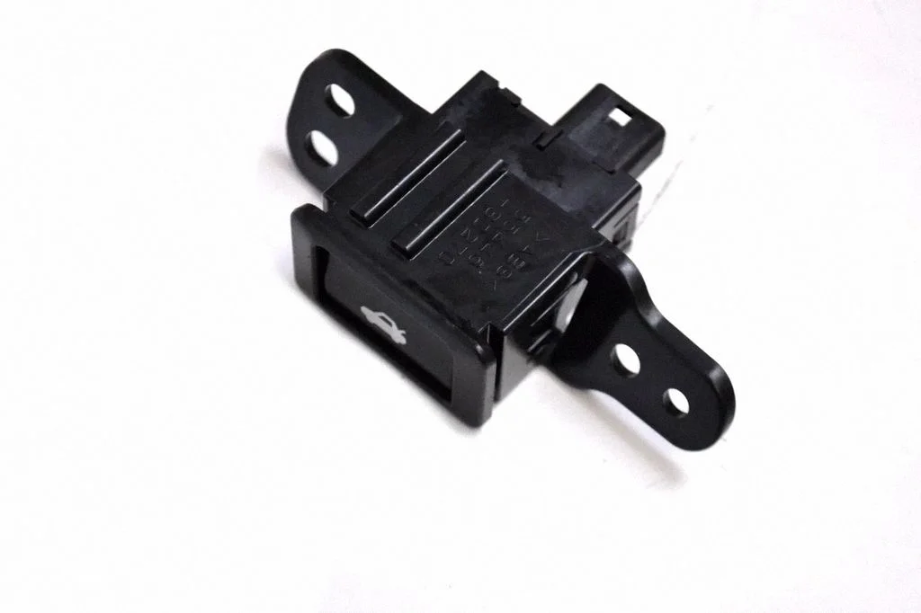 Tailgate/boot open switch button – Lexus GS 250 350 300H 450H (2013-)