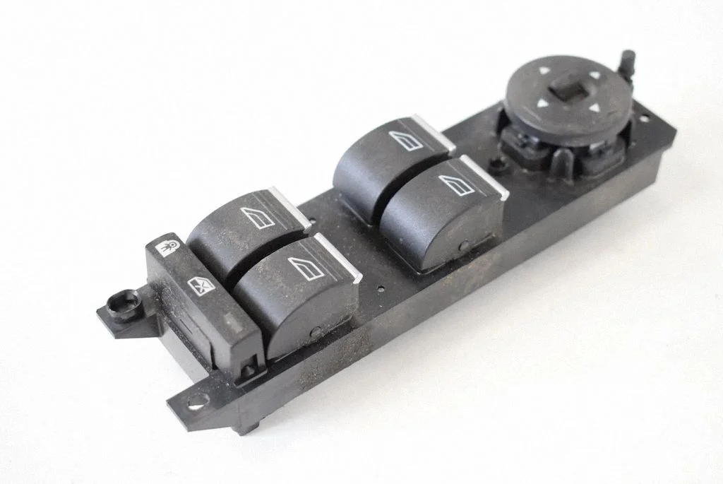 Elektrisko logu slēdzis F1ET14A132JC