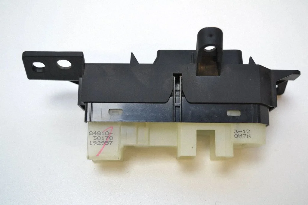 Elektrisko logu slēdzis 8481030170