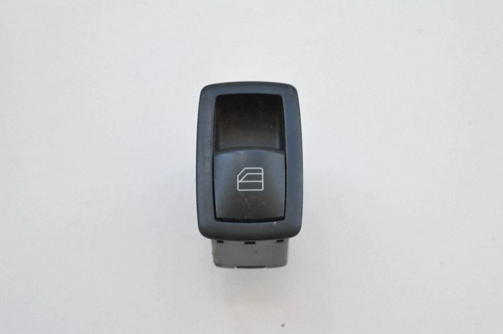 Przełącznik szyb elektrycznych A2518200510