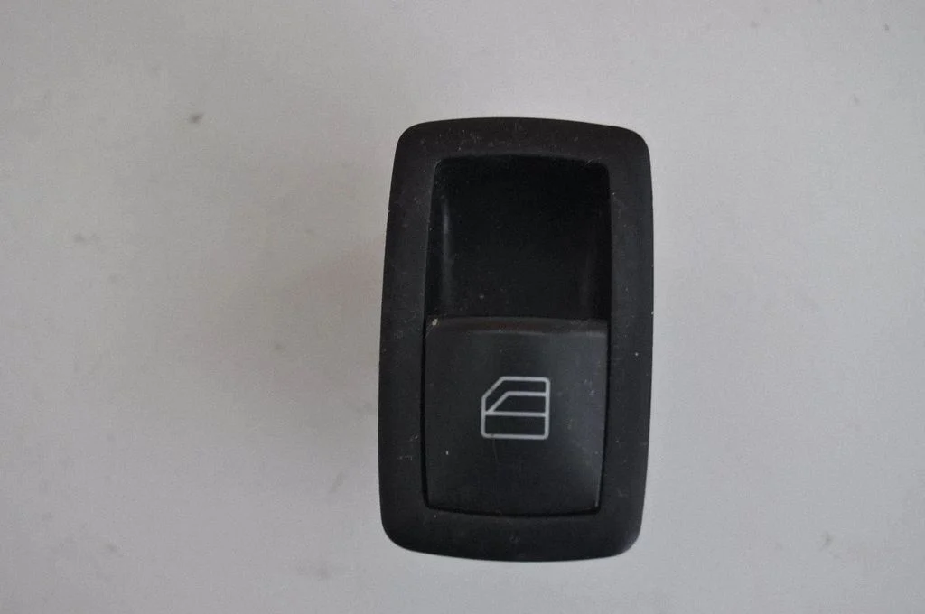 Elektrisko logu slēdzis – aizmugurējā labā