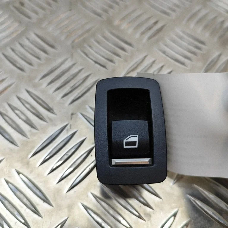 Elektrisko logu slēdzis – BMW 3. sērija F30 F35 F31 (2012-2018)