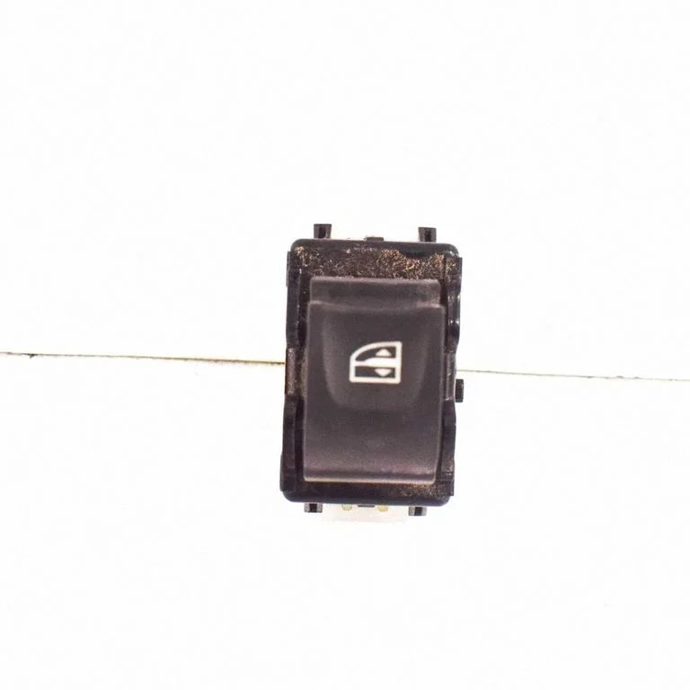 Electric window control switch – Dacia Duster (2010-2017)