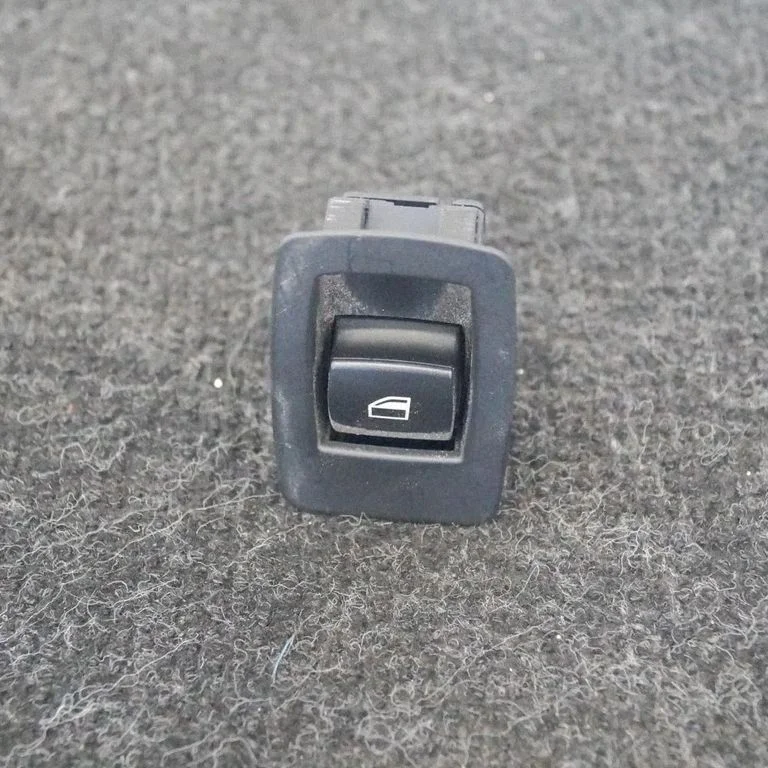 Electric window control switch 6945874