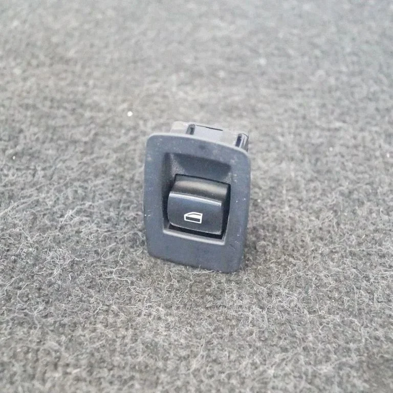 Electric window control switch 6945874