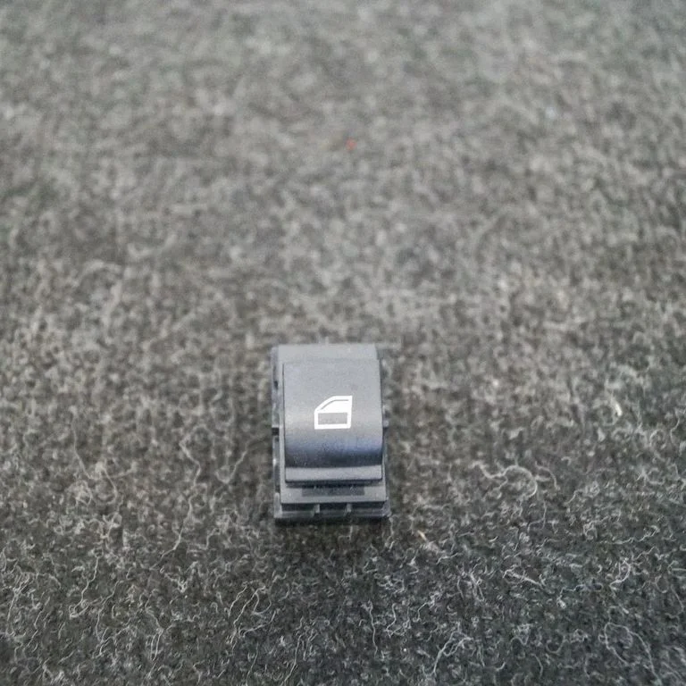 Elektrisko logu slēdzis 9303595