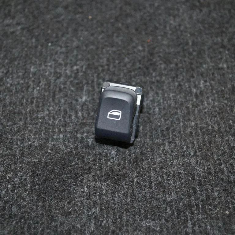 Elektrisko logu slēdzis 8V0959855