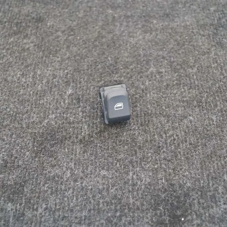 Elektrisko logu slēdzis 8V0959855