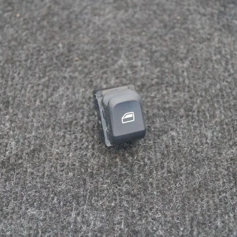 Elektrisko logu slēdzis 8V0959855