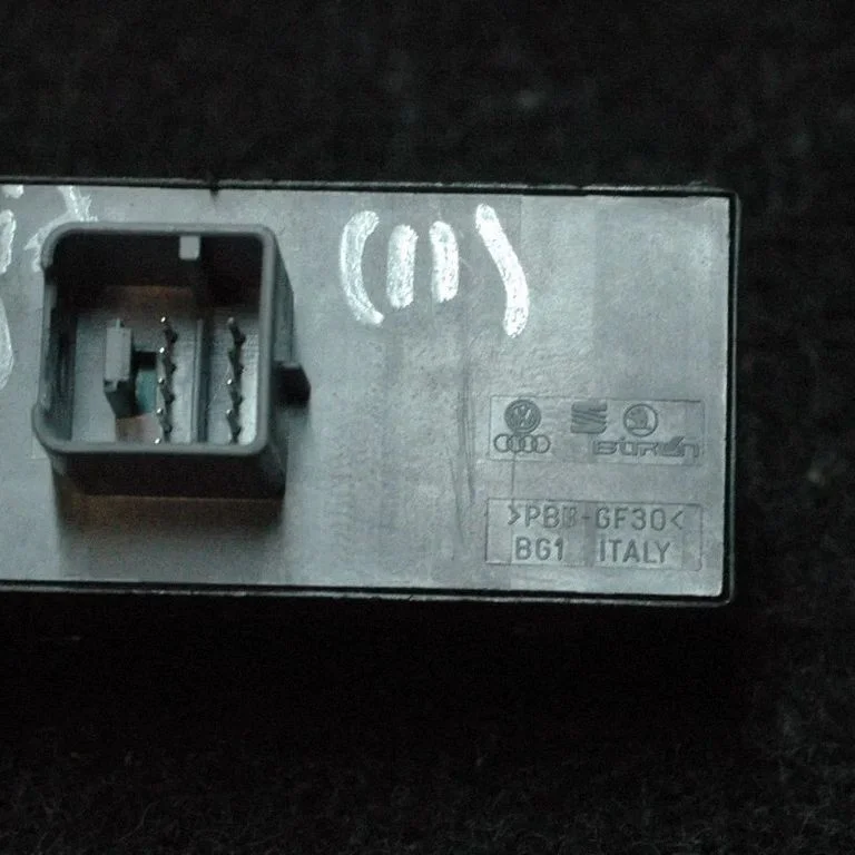Elektrisko logu slēdzis – Skoda Octavia Mk2 (1Z) (2004-2013)