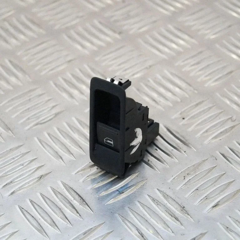 Elektrisko logu slēdzis 7N0959551