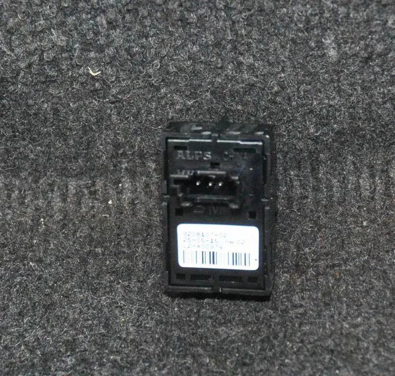 Elektrisko logu slēdzis – BMW 2. sērija F46 (2015-)