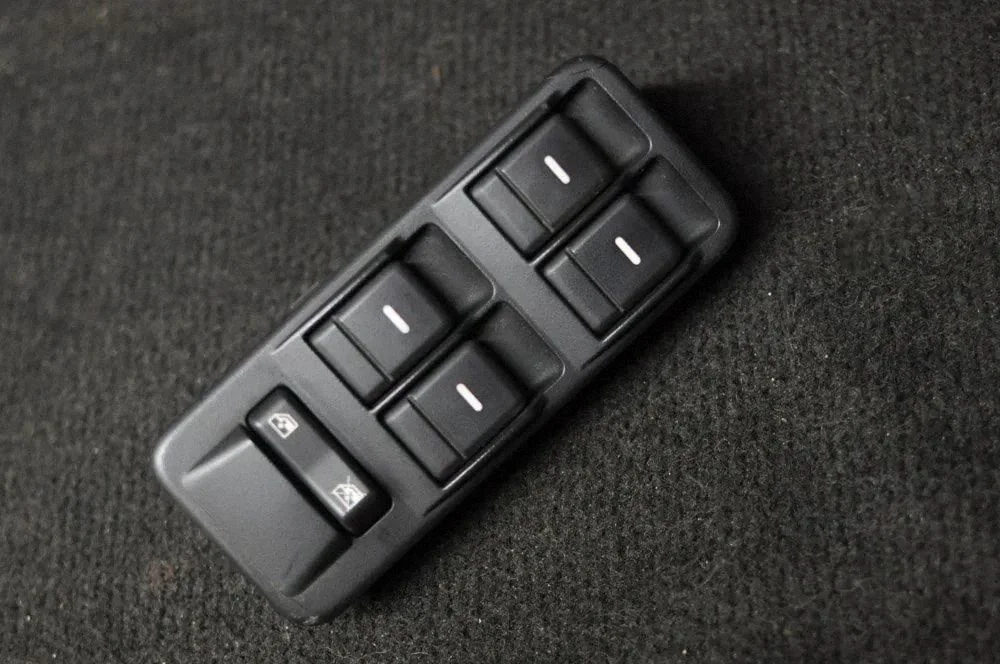 Electric window control switch YUD500950PVJ