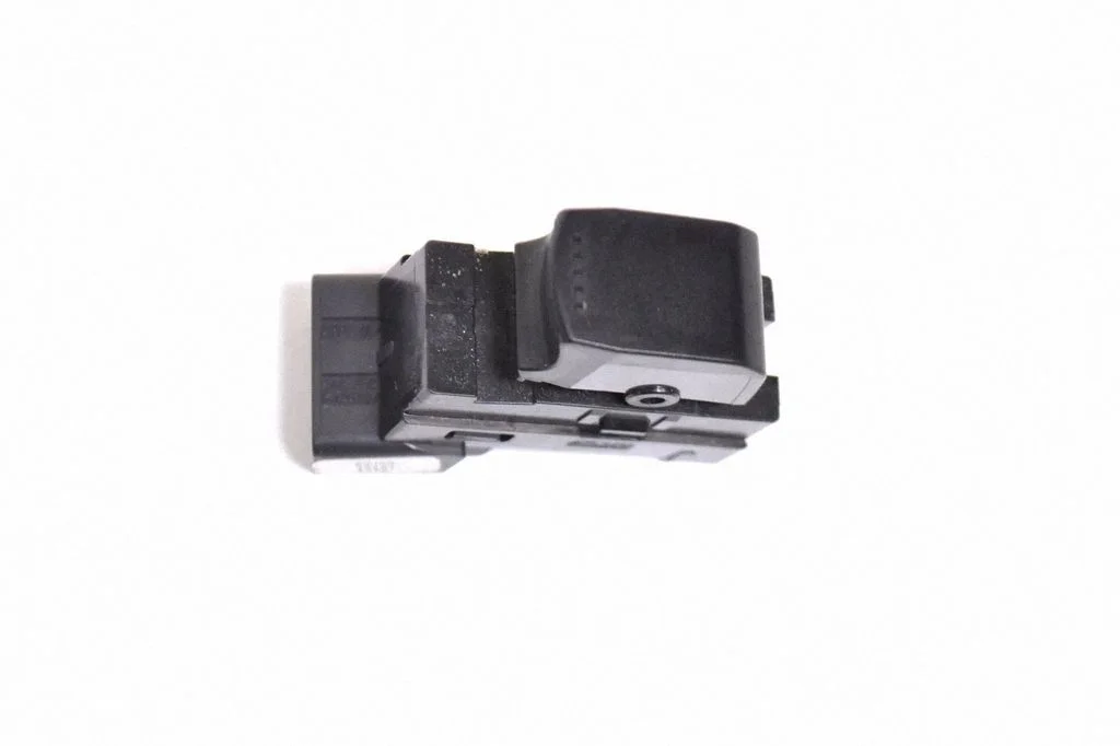 Electric window control switch 62J001318T