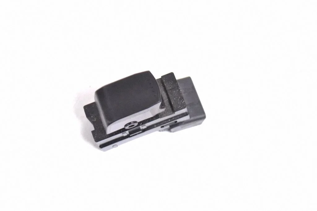 Electric window control switch 62J001318T