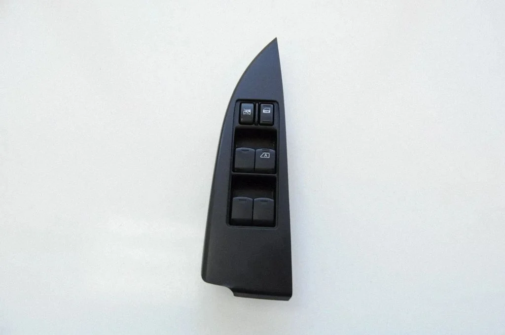 Electric window control switch – Subaru Outback (2007-2009)