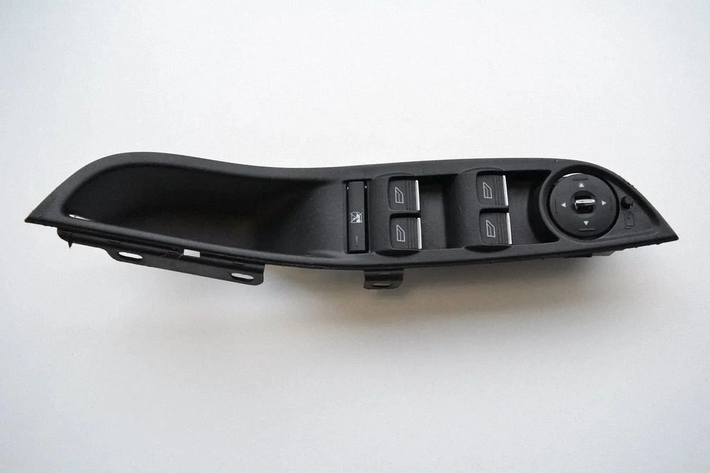 Elektrisko logu slēdzis – Ford Focus (2010-2017)