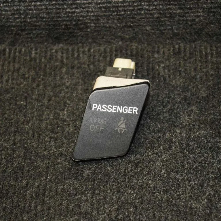 Wyłącznik poduszki powietrznej pasażera – Toyota Yaris (2006-2011)