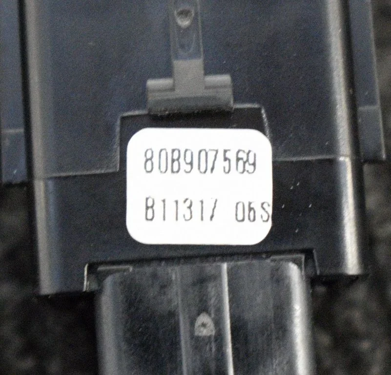 Citi slēdži/rokturi/pārslēdži 80B907569