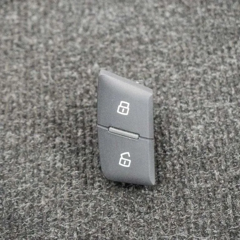 Citi slēdži/rokturi/pārslēdži 4G2962108