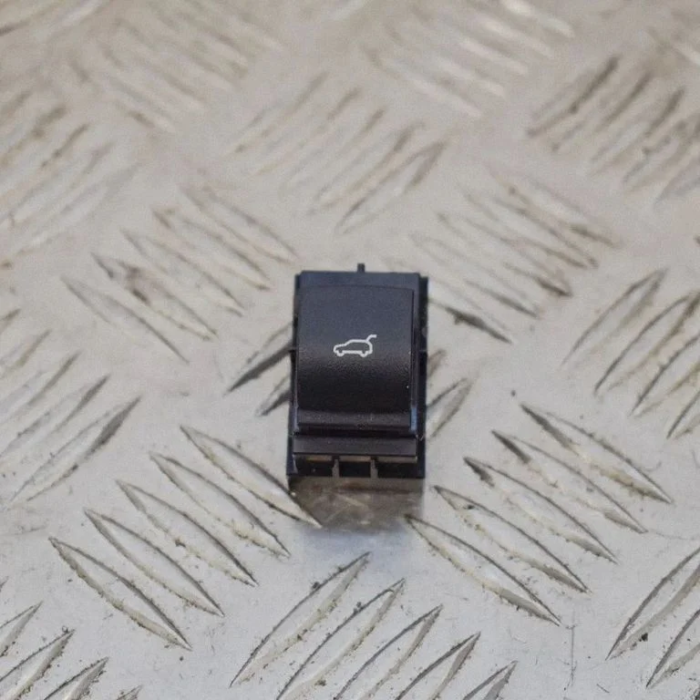 Citi slēdži/rokturi/pārslēdži 9318704