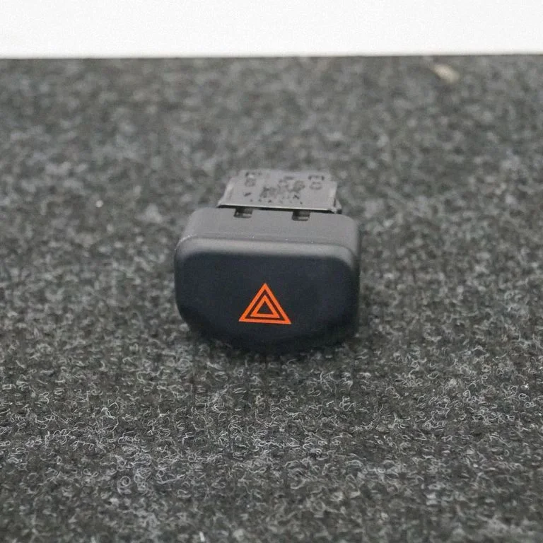 Muud lülitid / nupud / hoovad – Nissan Note (E11) (2006-2014)