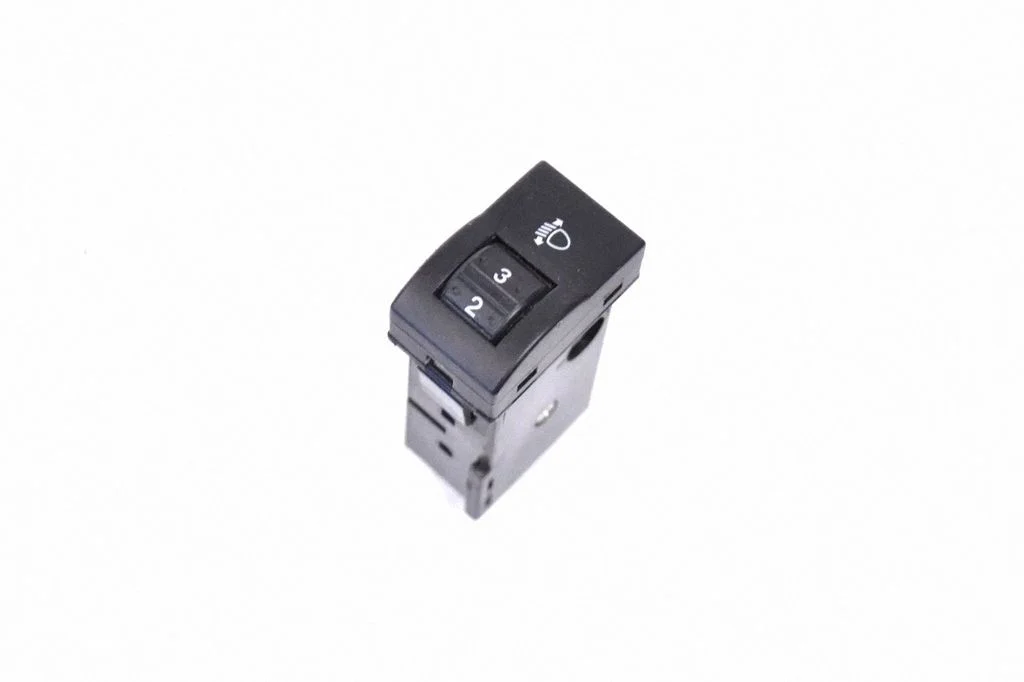 Citi slēdži/rokturi/pārslēdži UC3D666FO