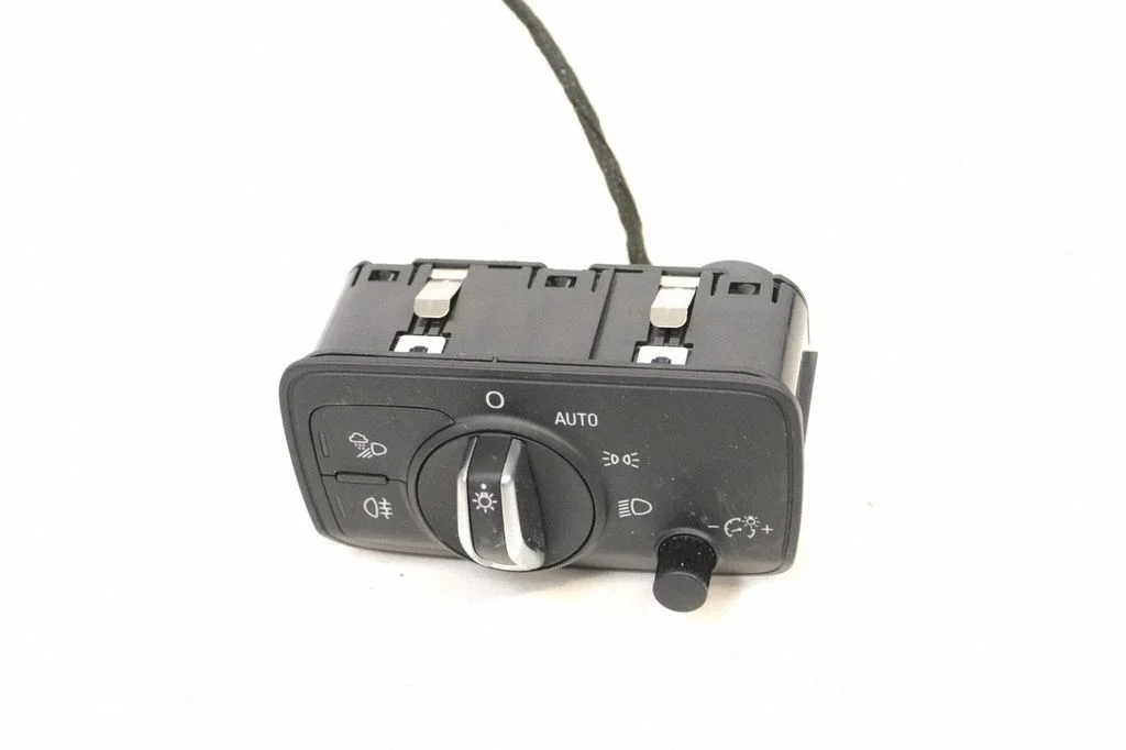 Gaismu slēdzis 8V0941531