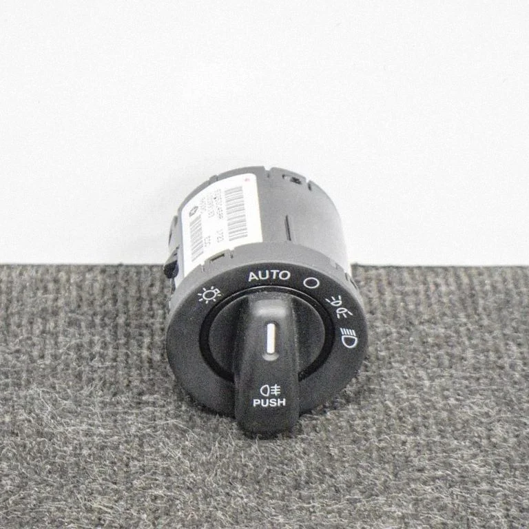 Light switch 10099183