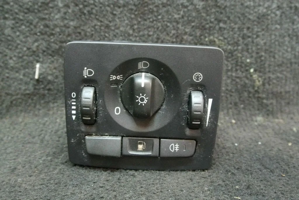 Gaismu slēdzis – Volvo V50 (2004-2007)