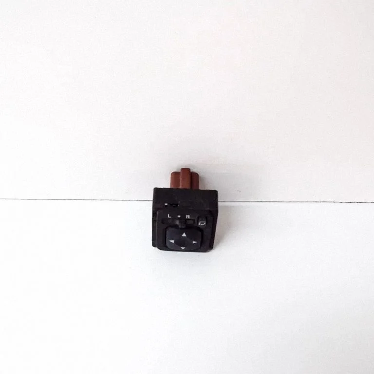 Wing mirror switch – Mitsubishi Pajero Sport I (1996-2008)
