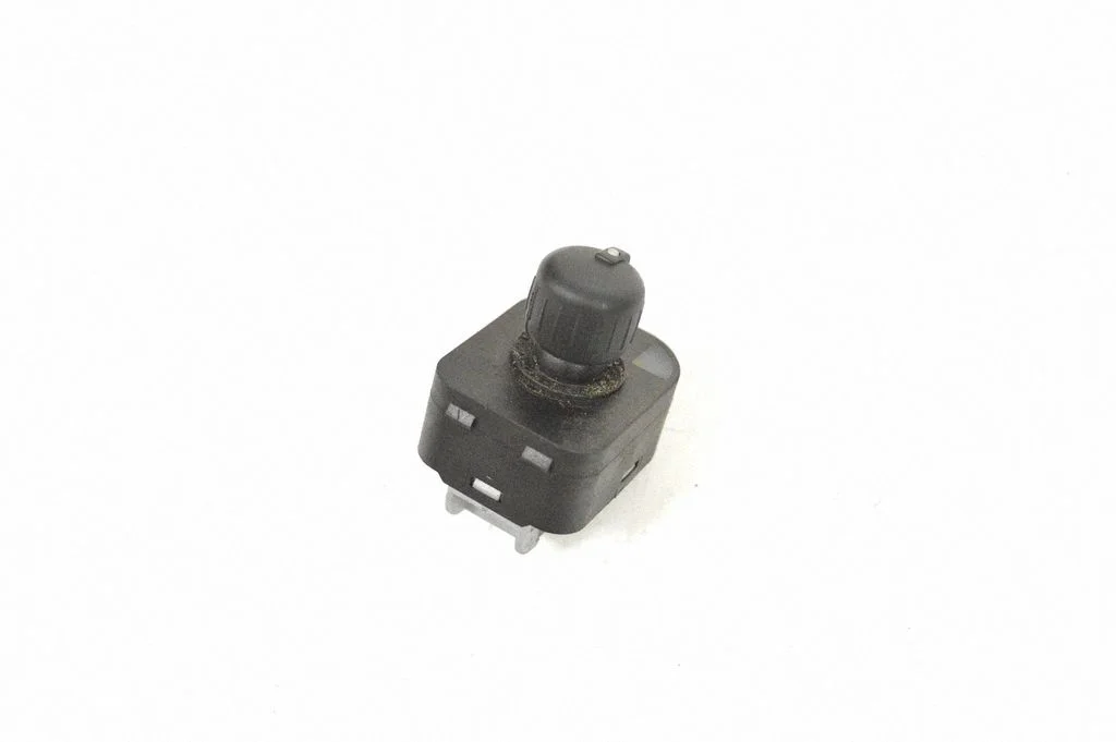 Spoguļu slēdzis 8E0959565