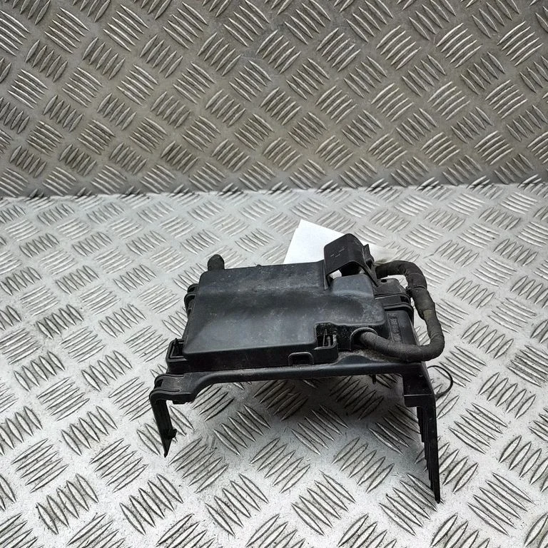Vooluregulaatori relee 1EA915345A