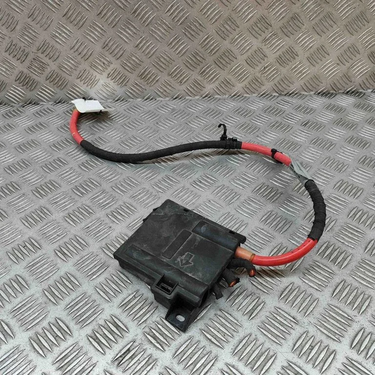 Vooluregulaatori relee 4KL971228A