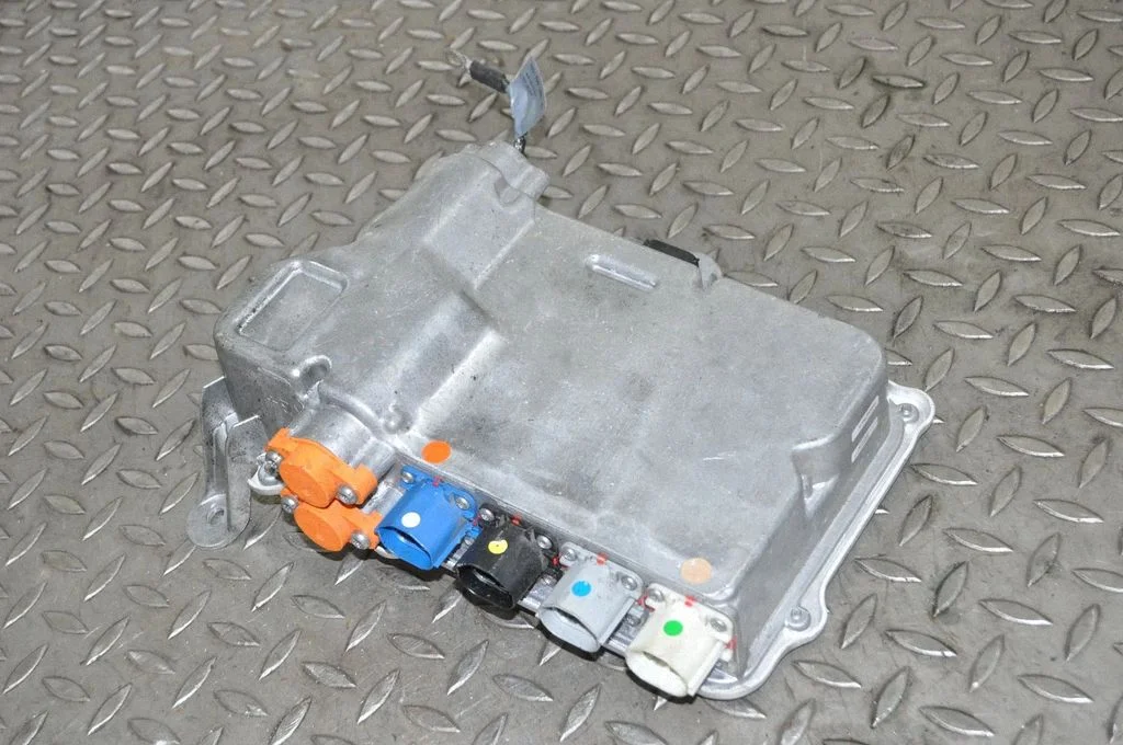 Vooluregulaatori relee – Tesla Model S (2012-)