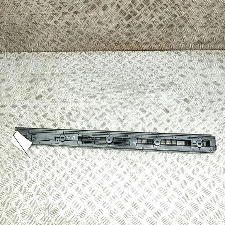 Sill supporting ledge 95C853540D