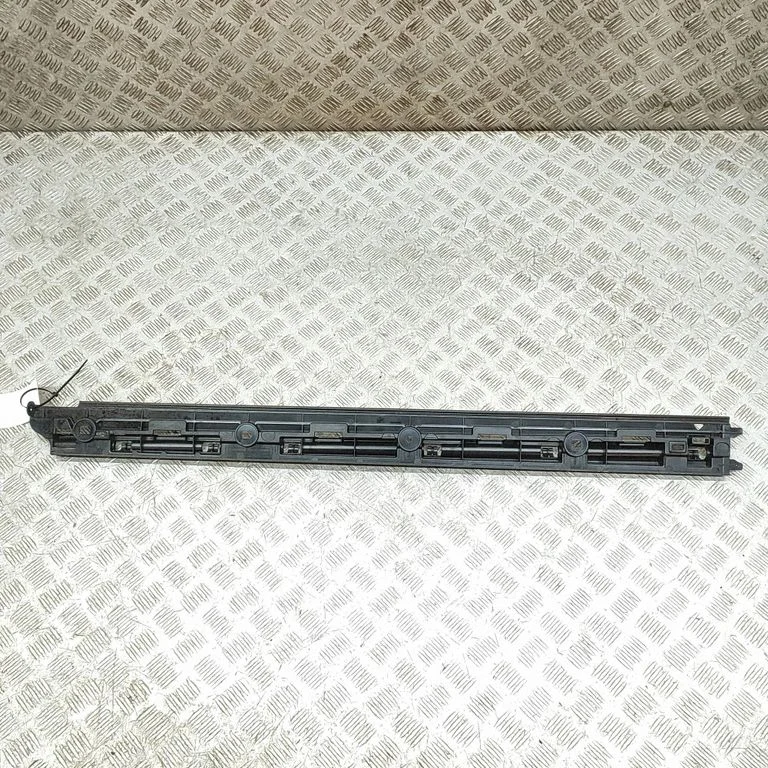 Sill supporting ledge 95C853538C