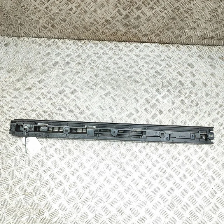 Sill supporting ledge 95C853539D