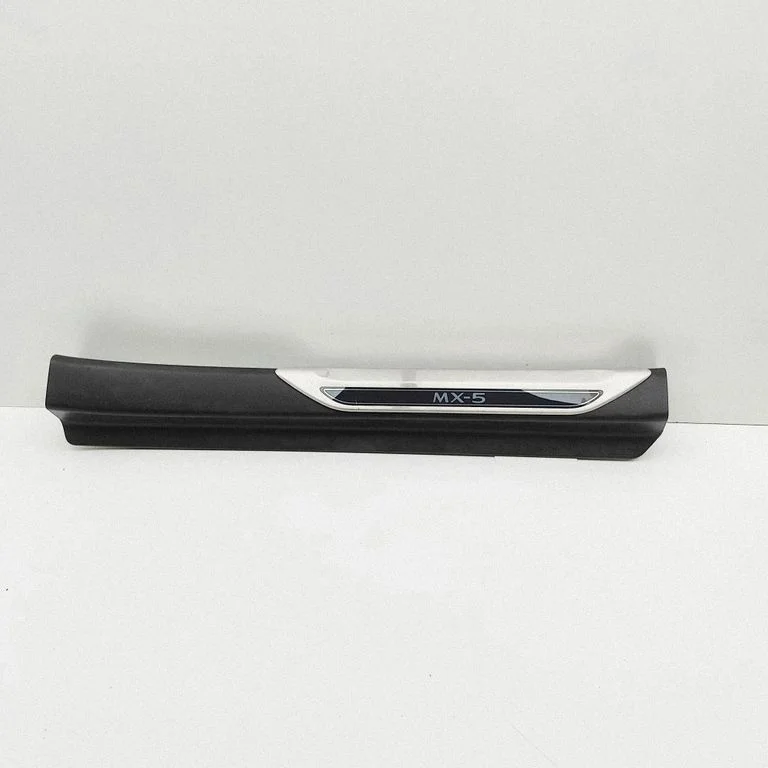 Front sill trim cover N24368710