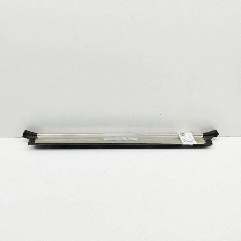 Front sill trim cover NC1068710