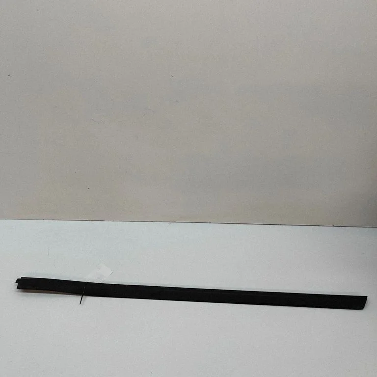 Front sill trim cover 9Y0853538