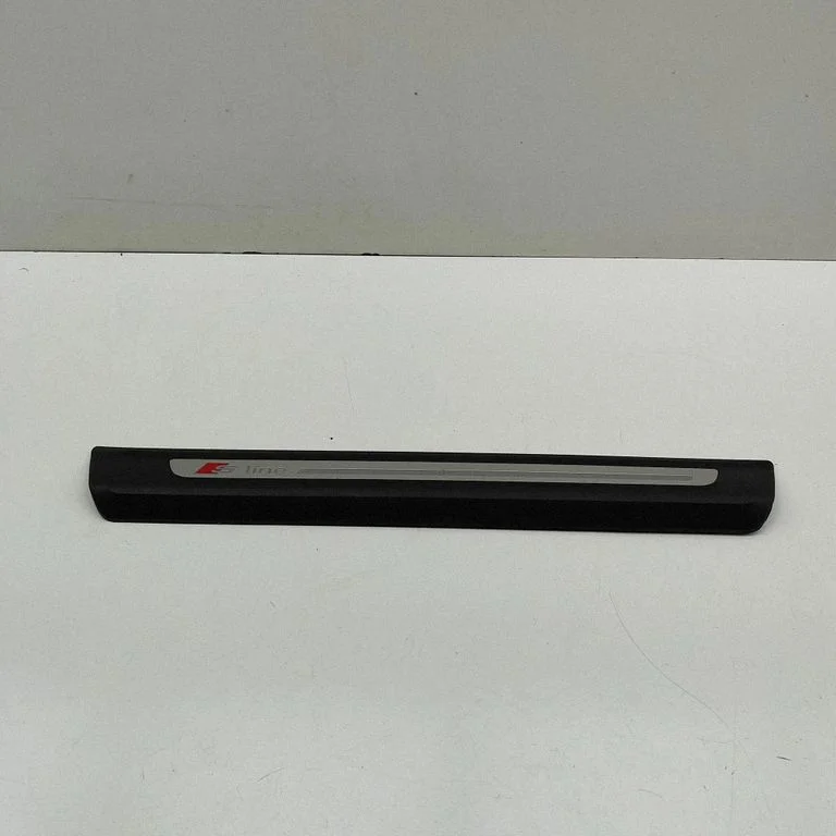 Front sill trim cover 4M0853374A