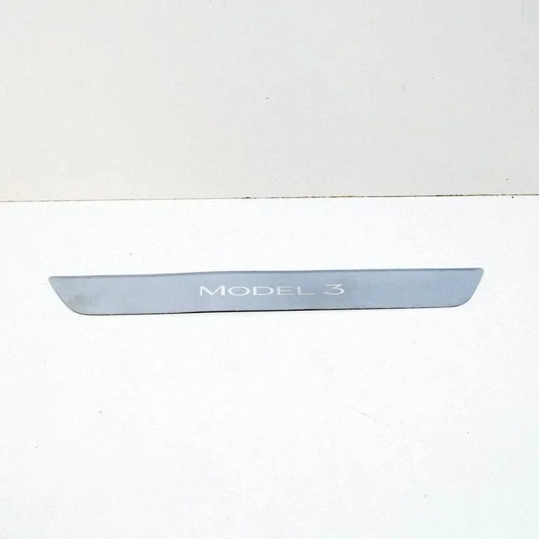 Front sill trim cover – Tesla Model S (2012-)